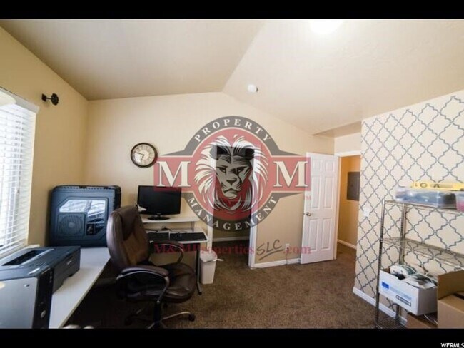 Building Photo - 3 Bd 2.5 Bath Condo 2 Car Garage