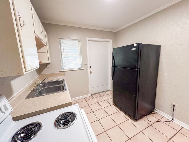 Building Photo - 1410 Nylic St