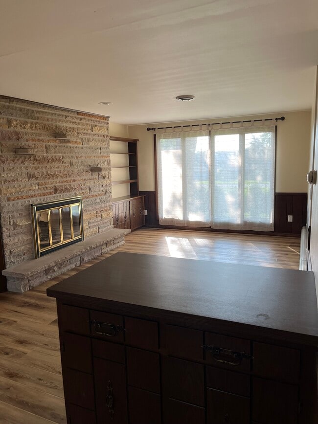 Building Photo - 2790 S Ridge Rd