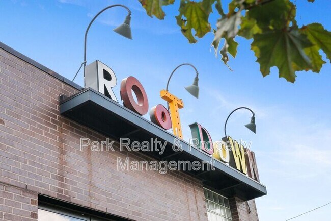 Building Photo - 2742 W Denver Pl