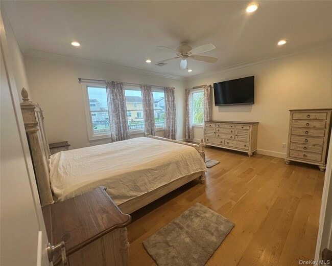 Building Photo - 69 S Bay Ave