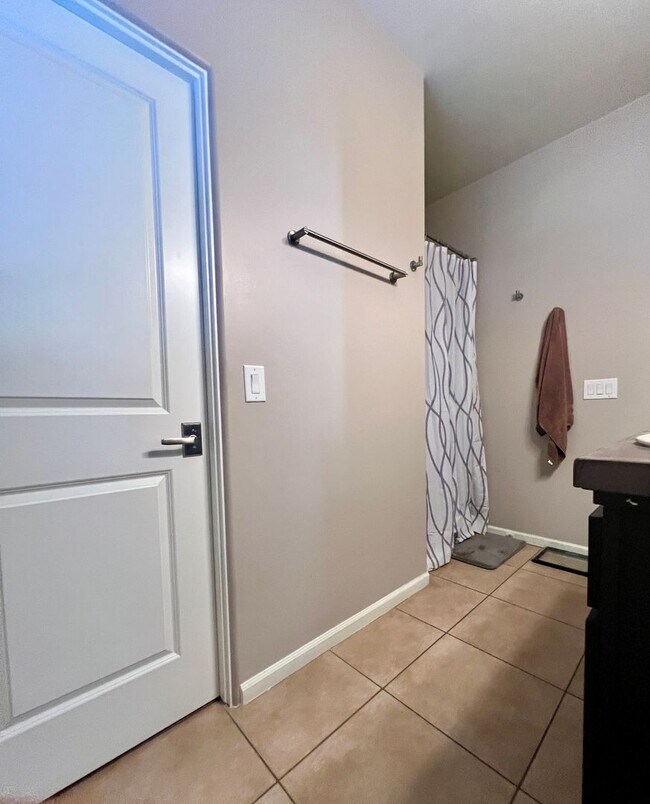 Building Photo - Charming , Single story 3 Bedroom , 2 Bath Home!