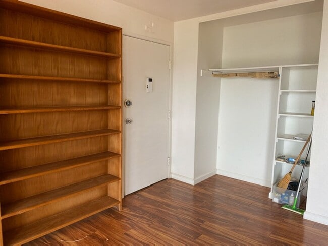 Building Photo - Breezy Fresh, Freshly Renovated 2/1 at Makaha Valley Plantation