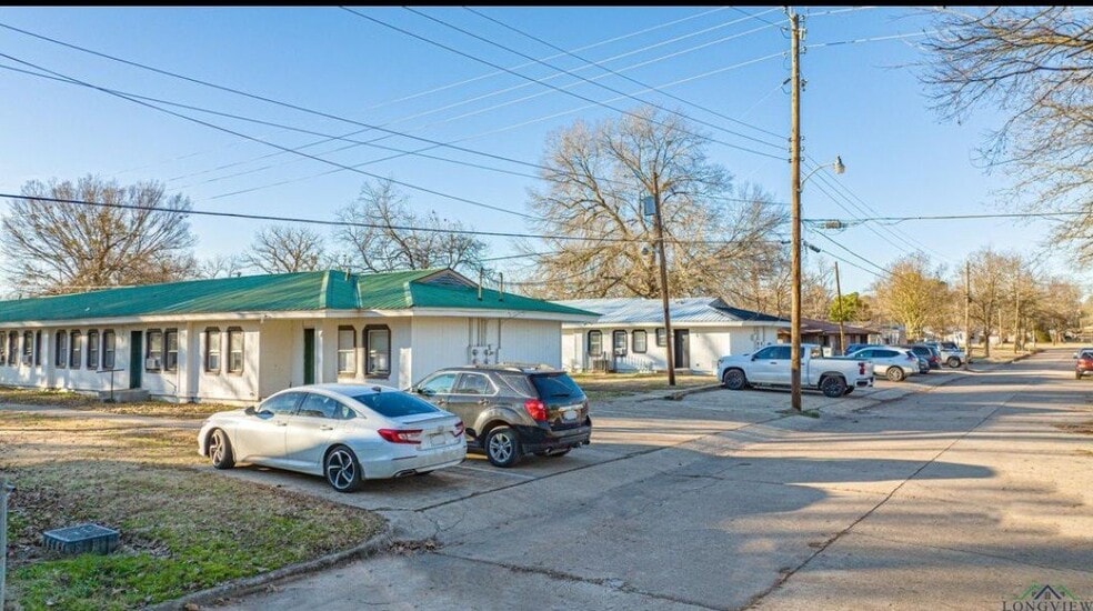 Building Photo - 106 S Davis St