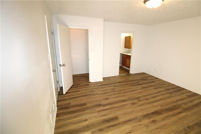 Building Photo - 1485 Scenic Hwy N