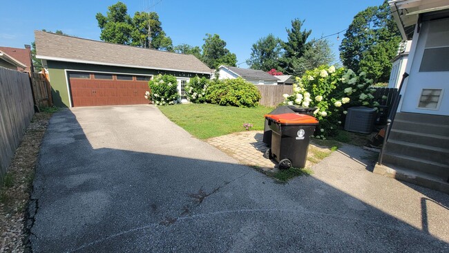 Building Photo - Renovated 3 Bedroom 3 Bathroom
