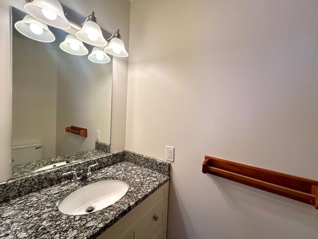 Building Photo - Two Bedroom Home in Southwest Grand Rapids