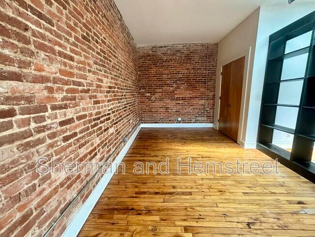 Building Photo - 1130 Jones St