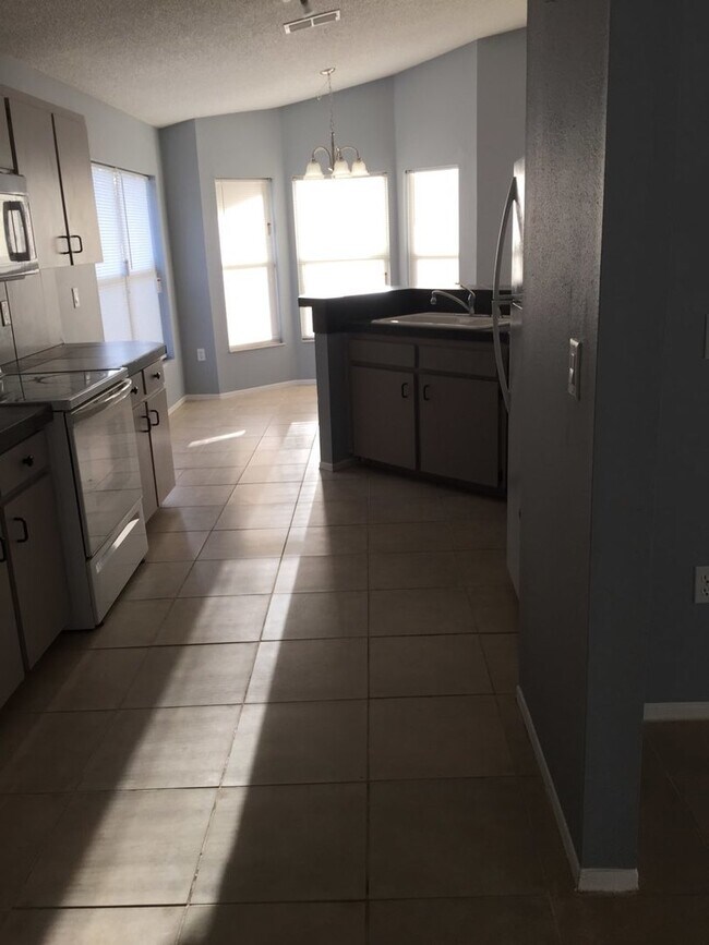 Building Photo - Lake Wales Rental!