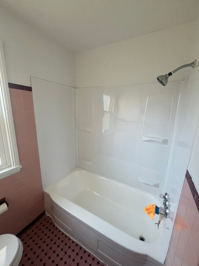 Building Photo - 3 Bed Single Family Home Available - Close to Rochester General