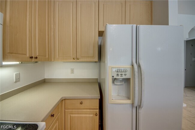 Building Photo - 15250 Riverbend Blvd