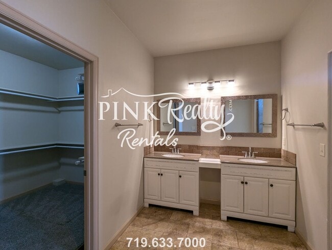 Building Photo - 1325 N Challenger Pl