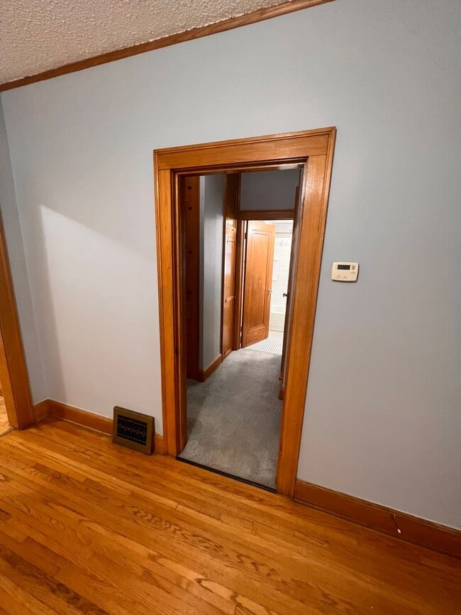 Building Photo - Spacious Home w/ Fenced Backyard