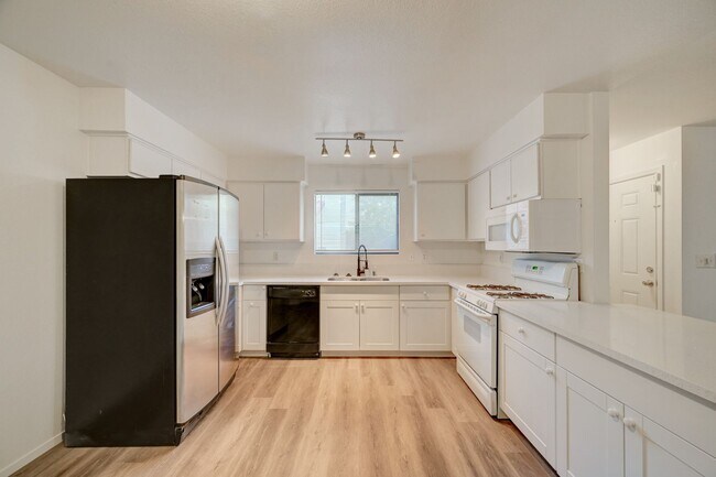 Building Photo - Welcome to this beautifully remodeled grou...