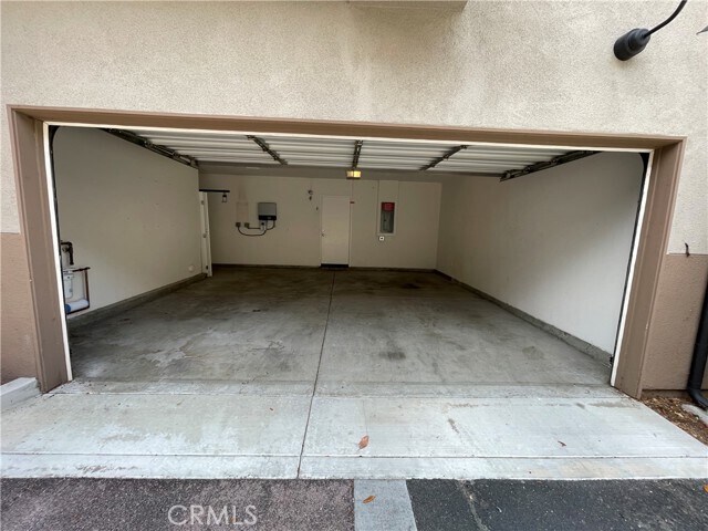 Building Photo - 501 W Maple Ave