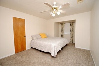 Building Photo - 15007 Pebble Bend Dr