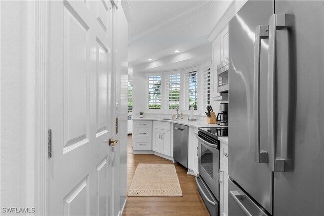 Building Photo - 991 8th St S