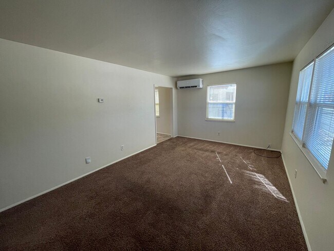 Building Photo - Cozy 2 BR 1 BA Home in Midtown!