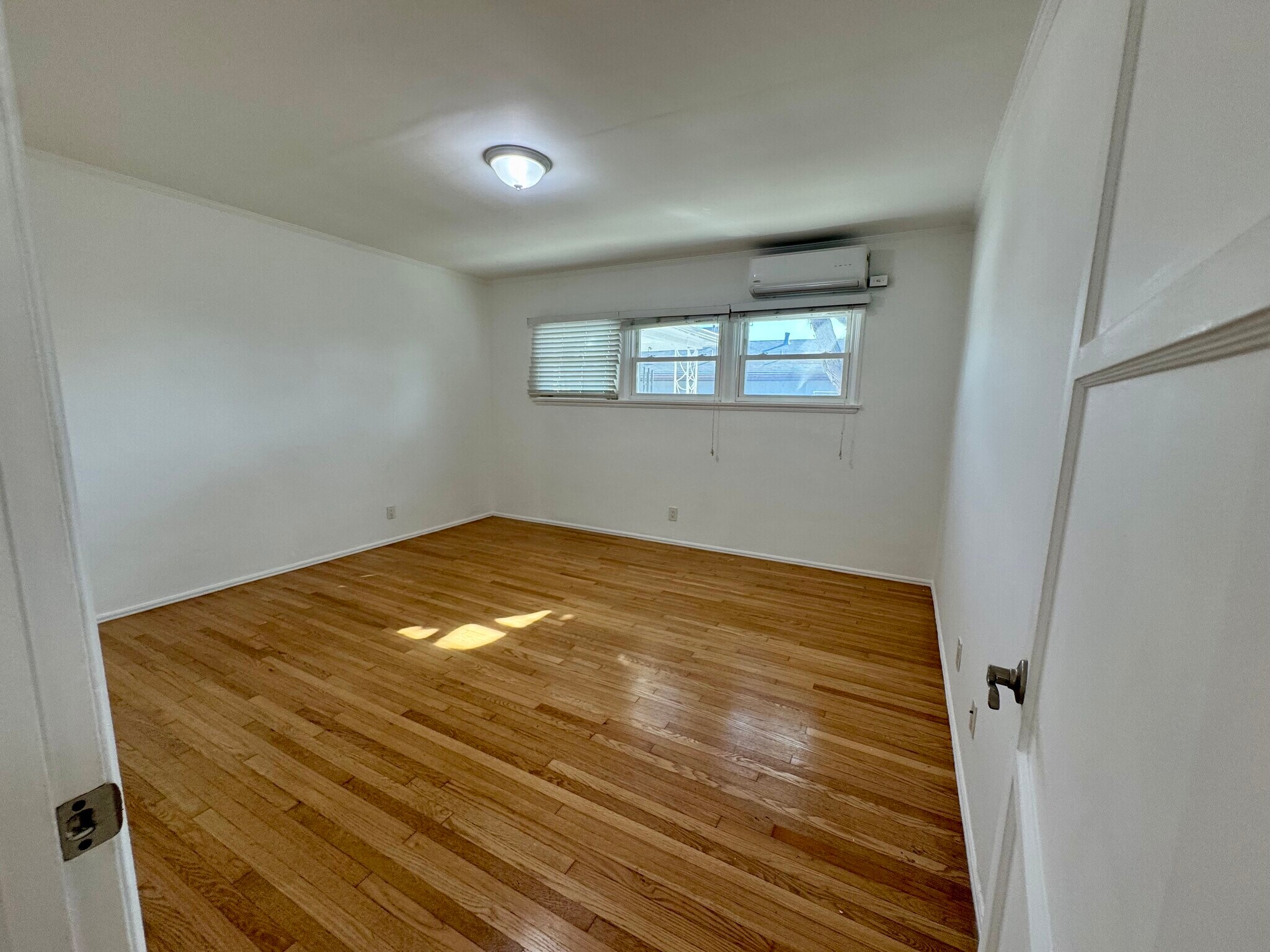 Building Photo - 6122 S Fairfax Ave