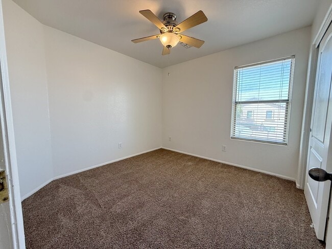 Building Photo - 4802 W Fawn Dr