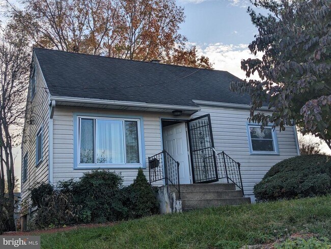 Building Photo - 137 Holden Dr