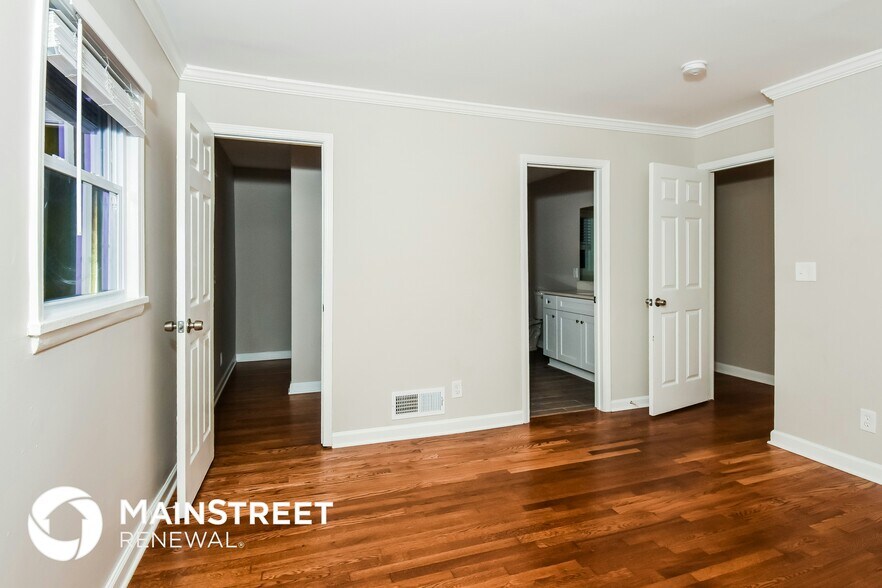 Building Photo - 598 Oakside Dr SW