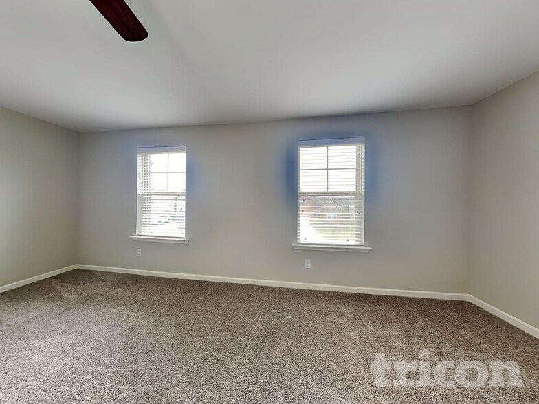 Building Photo - 1031 Solomon Ln