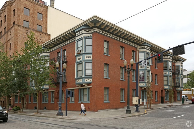 Building Photo - Bronaugh Apartments
