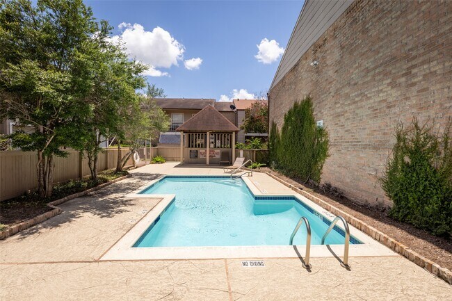 Building Photo - 2100 Wilcrest Dr