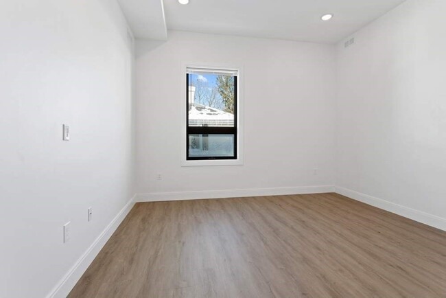 Building Photo - 1137 Washington St