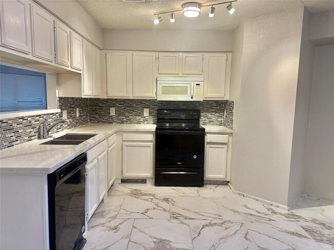 Building Photo - 14207 Long River Ct