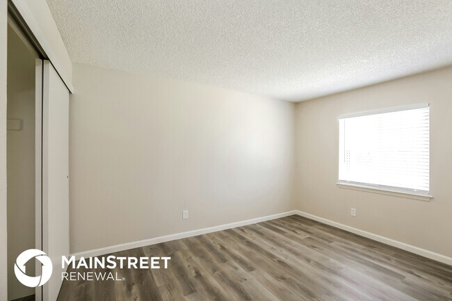 Building Photo - 8921 W Weldon Ave