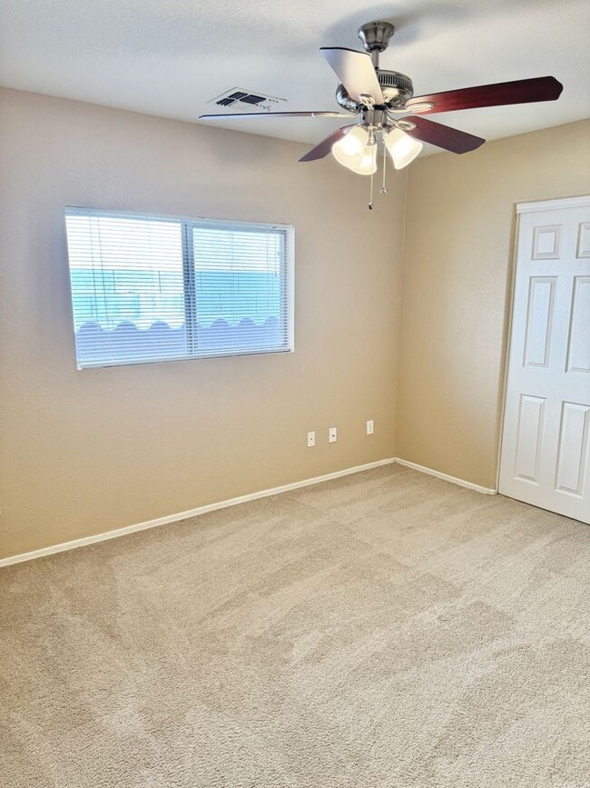 Building Photo - 3232 W Cavedale Dr