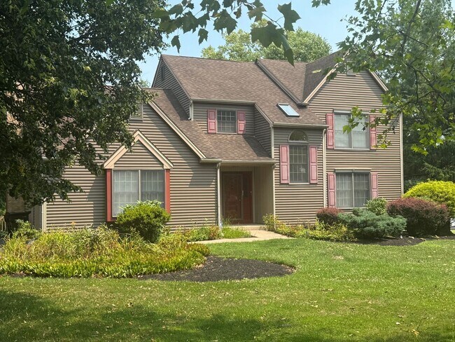Building Photo - 102 Ravenwood Pl