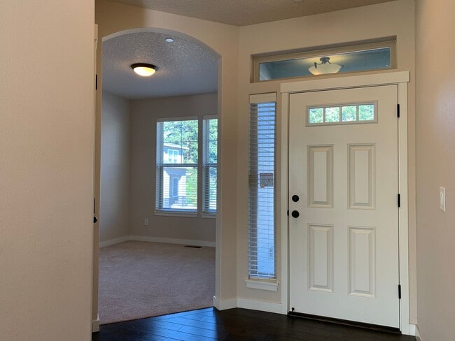 Building Photo - Beautiful 4BR in Camas! Modern Finishes! Close to Shopping & I-5! Schedule a tour today!