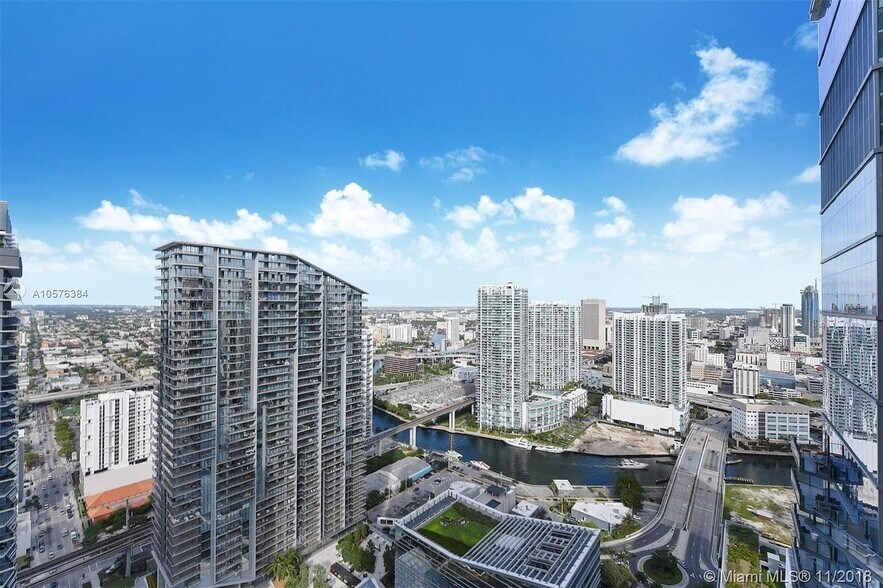 Building Photo - 801 S Miami Ave