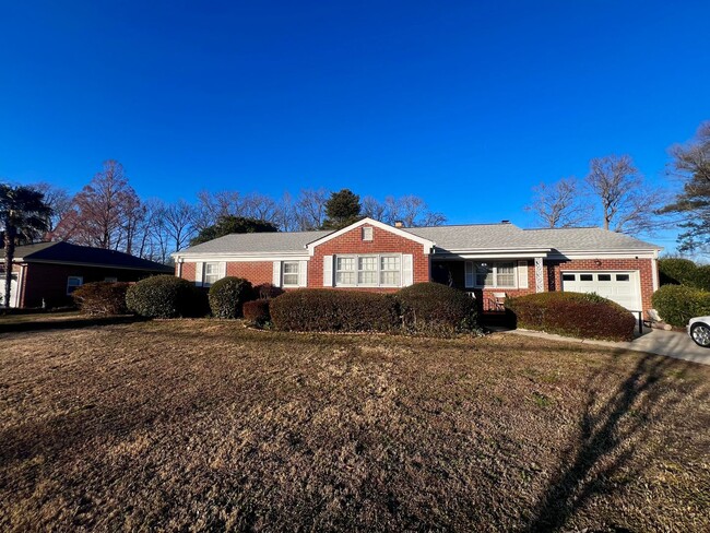 Building Photo - Lovely mid-century brick ranch on a beauti...