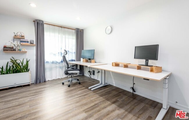 Building Photo - 5848 Canterbury Dr