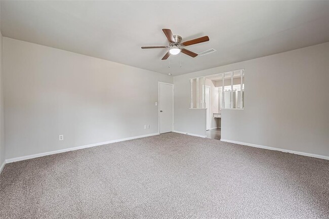 Building Photo - 10815 Creektree Dr