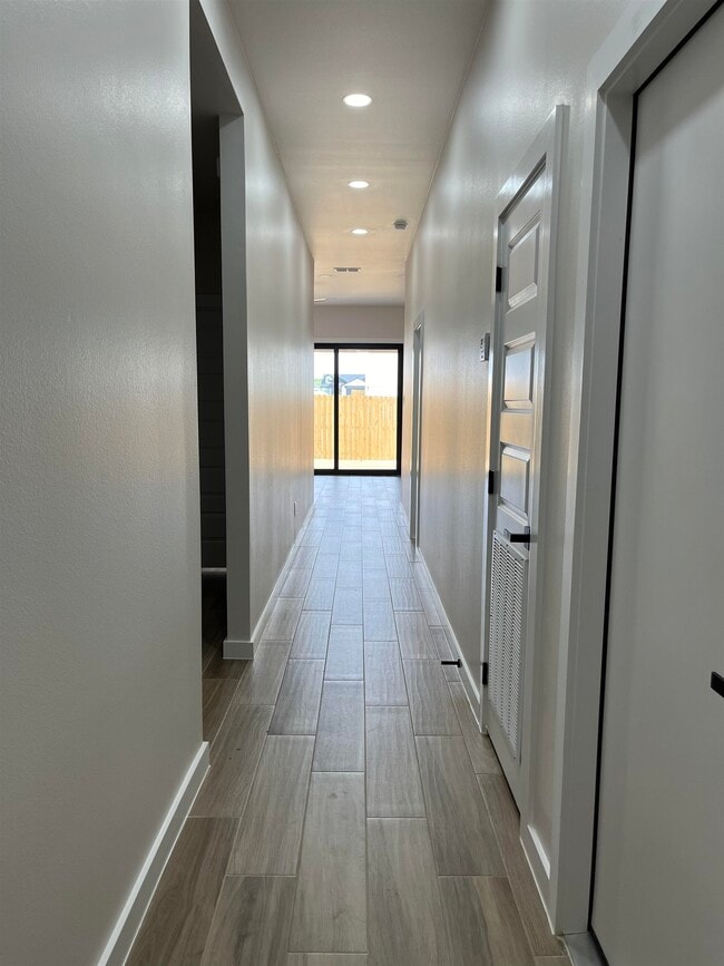 Building Photo - 5731 Beefalo Ln