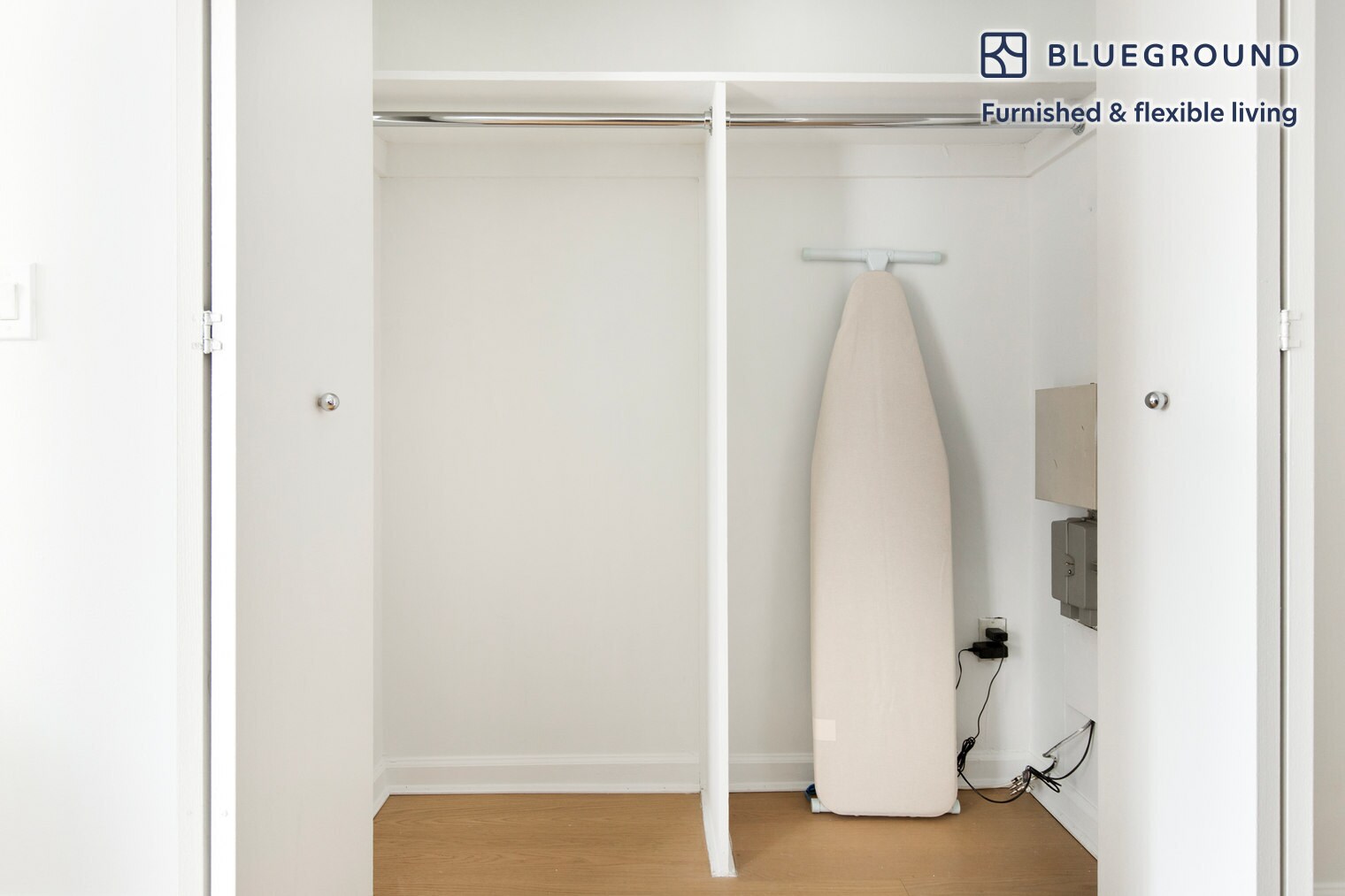 Building Photo - 400 Chambers St