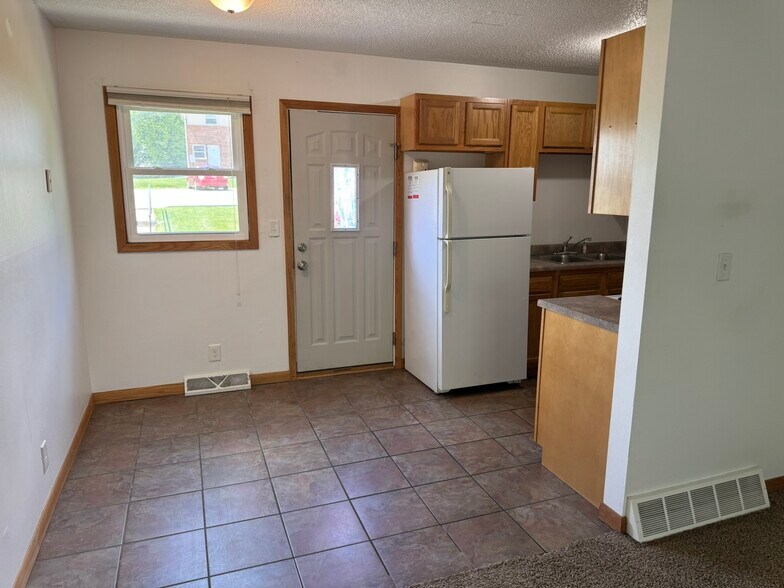 Building Photo - 18 Parkview Dr