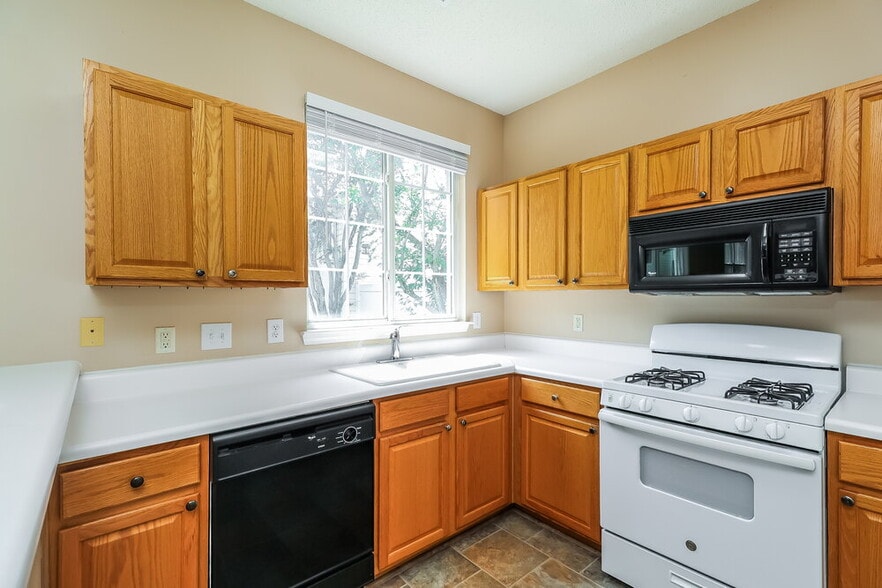 Building Photo - 8707 Meadowmont View Dr