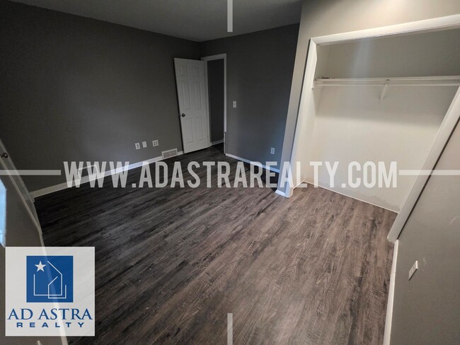 Building Photo - 208 Brookside Dr