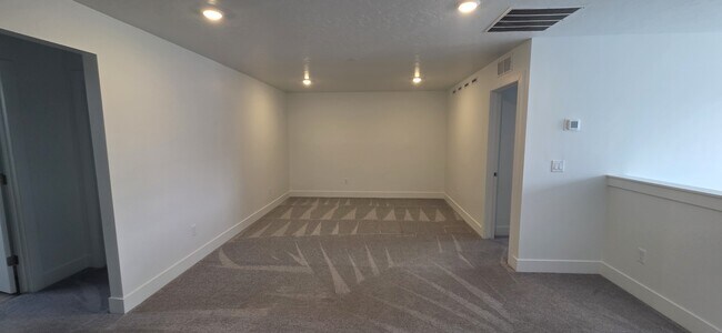 Building Photo - 5435 E Victoria Fls Dr