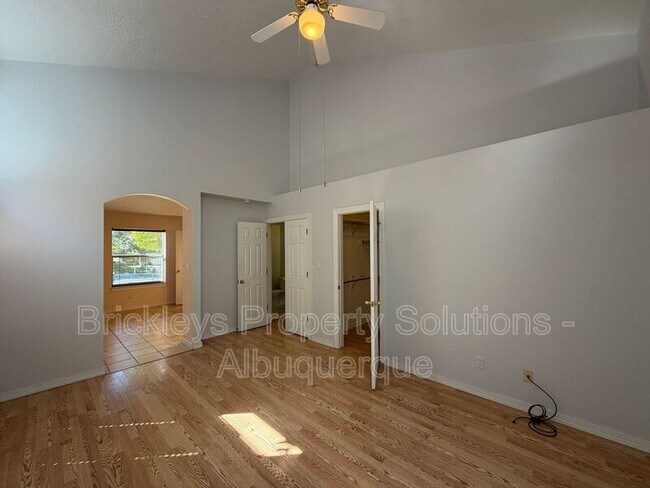 Building Photo - 6517 Glen Oak NE