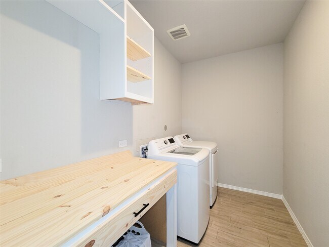 Building Photo - 24811 Crimson Pine Dr