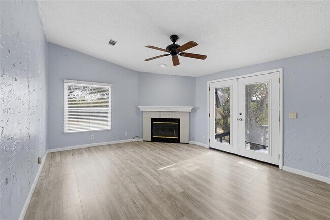 Building Photo - 931 Sycamore Creek Dr