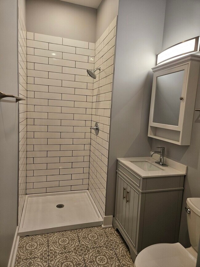 Building Photo - 831 S Western Ave