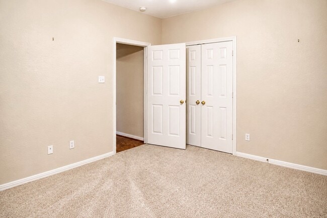 Building Photo - 16415 Burham Park Dr